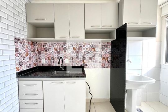 Cozinha de apartamento à venda com 2 quartos, 60m² em Serrano, Belo Horizonte