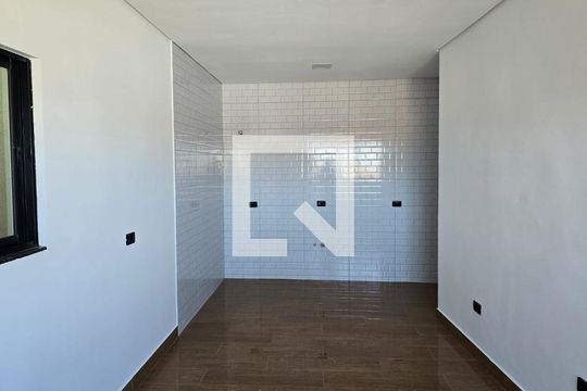 Sala  / Cozinha  de kitnet/studio para alugar com 1 quarto, 40m² em Jardim Presidente Dutra, Guarulhos
