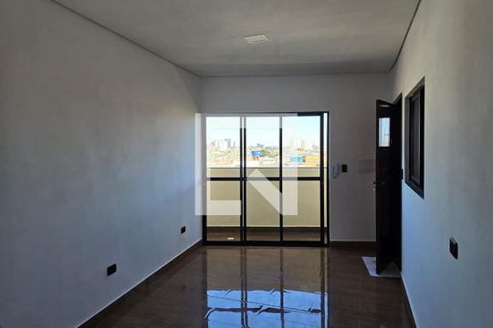 Sala  / Cozinha  de kitnet/studio para alugar com 1 quarto, 40m² em Jardim Presidente Dutra, Guarulhos