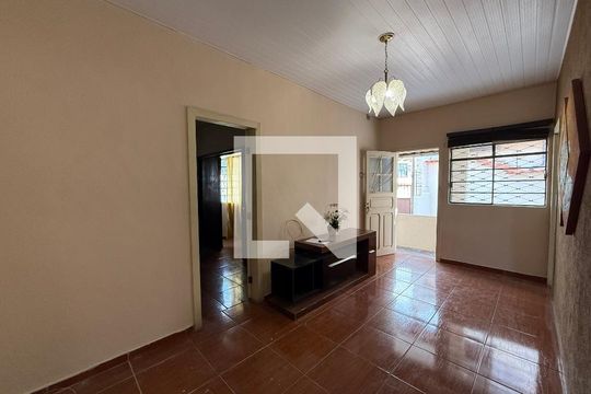 Sala de casa à venda com 2 quartos, 180m² em Carlos Prates, Belo Horizonte