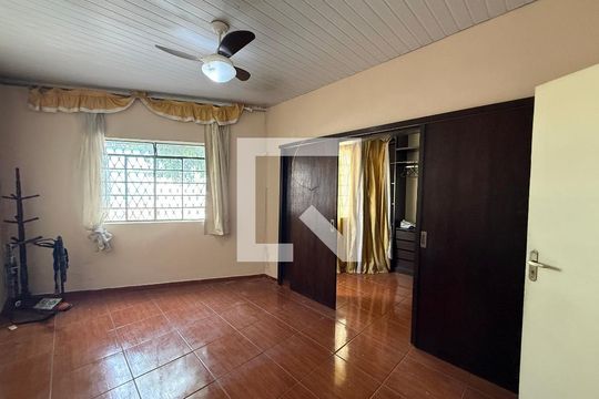 Sala de casa à venda com 2 quartos, 180m² em Carlos Prates, Belo Horizonte