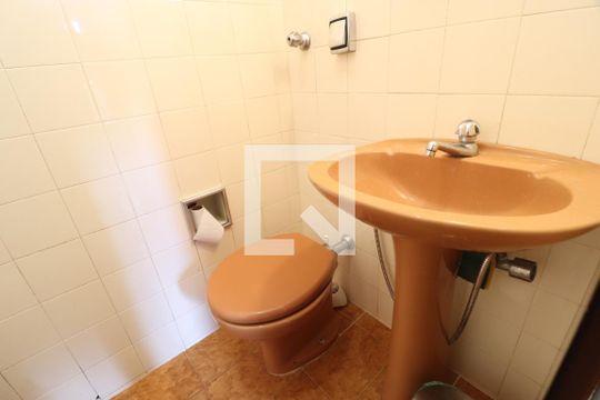 Banheiro de apartamento para alugar com 1 quarto, 68m² em Martins, Uberlândia