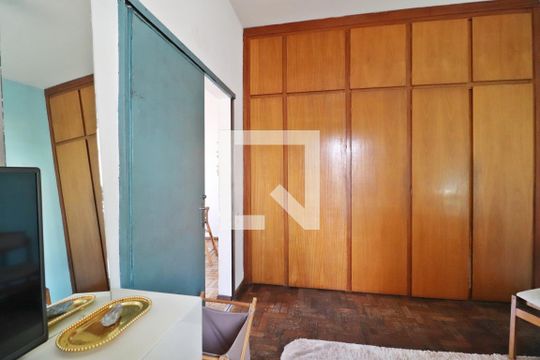 Quarto Suíte de apartamento para alugar com 1 quarto, 68m² em Martins, Uberlândia