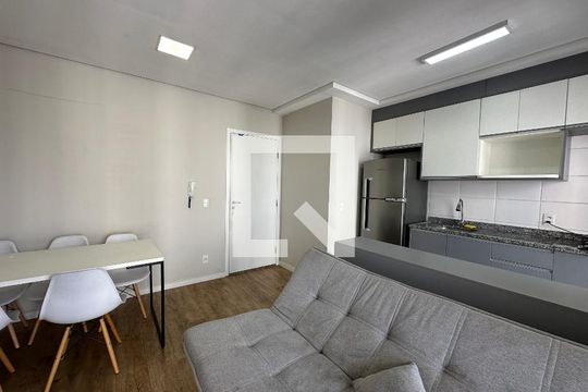 Sala de apartamento para alugar com 2 quartos, 52m² em Alphaville Empresarial, Barueri