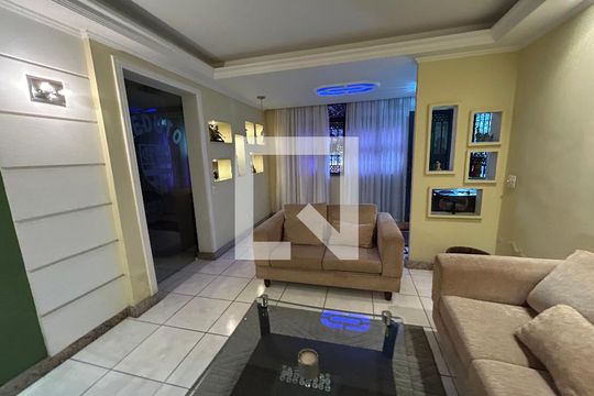 Sala 1 de casa à venda com 6 quartos, 493m² em Vila Valqueire, Rio de Janeiro