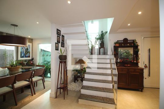Sala de casa à venda com 4 quartos, 360m² em Anil, Rio de Janeiro