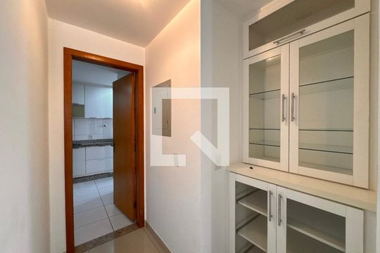 Corredor de apartamento para alugar com 3 quartos, 160m² em Recreio dos Bandeirantes, Rio de Janeiro