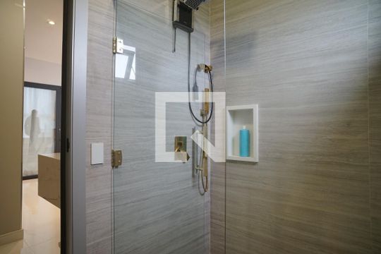 Banheiro Social de casa de condomínio para alugar com 6 quartos, 442m² em Cajueiros, Maricá