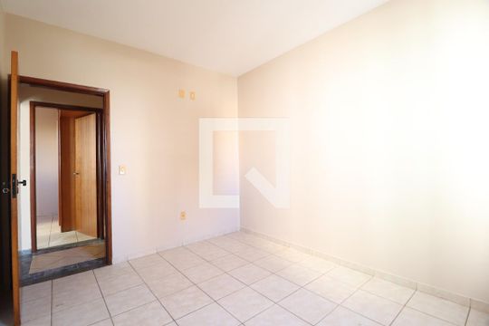 Quarto 1 de apartamento para alugar com 3 quartos, 125m² em Santa Mônica, Uberlândia