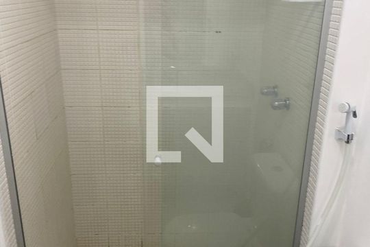 Banheiro de apartamento à venda com 2 quartos, 64m² em Barra Olímpica, Rio de Janeiro