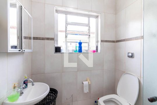 Banheiro da Suíte de casa para alugar com 3 quartos, 158m² em Vila Isolina Mazzei, São Paulo