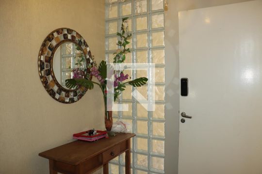 Casa de Condomínio para alugar com 3 quartos, 171m² em Jardim Nova Coimbra, Cotia