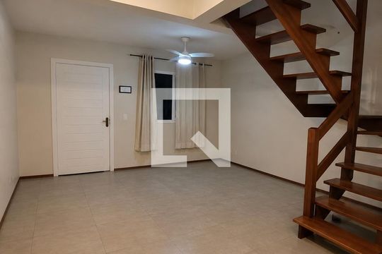 Sala / Cozinha de casa de condomínio para alugar com 2 quartos, 55m² em Ponta Grossa, Porto Alegre