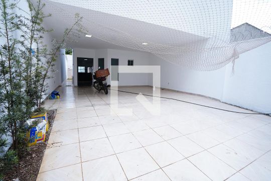 Casa para alugar com 4 quartos, 239m² em Jardim Atlântico , Goiânia