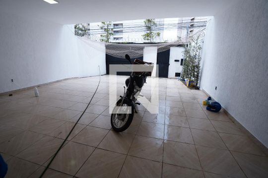 Casa para alugar com 4 quartos, 239m² em Jardim Atlântico , Goiânia