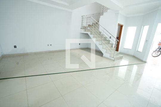 Casa para alugar com 4 quartos, 239m² em Jardim Atlântico , Goiânia