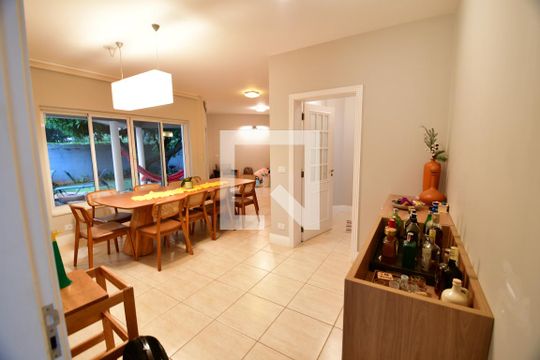 Sala de casa de condomínio para alugar com 4 quartos, 280m² em Cidade Universitária, Campinas