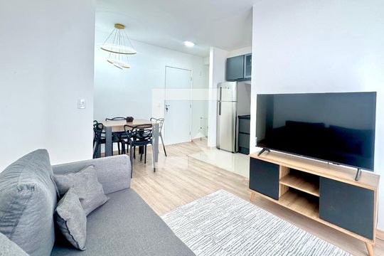 Sala de apartamento para alugar com 2 quartos, 47m² em Vila das Bandeiras, Guarulhos