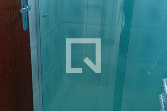 Banheiro de apartamento para alugar com 2 quartos, 60m² em Saboeiro, Salvador