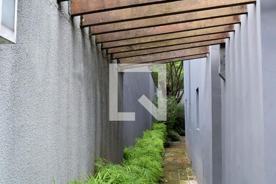 Jardim de casa à venda com 4 quartos, 312m² em Jardim Europa, São Paulo