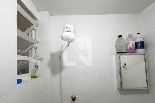 Banheiro e Area de serviço de apartamento para alugar com 1 quarto, 50m² em Embaré, Santos