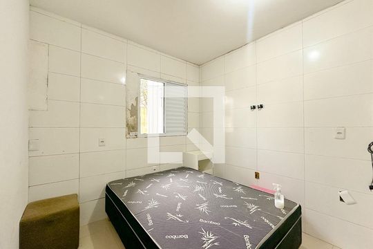 Quarto  de kitnet/studio para alugar com 1 quarto, 35m² em São João do Rio Vermelho, Florianópolis