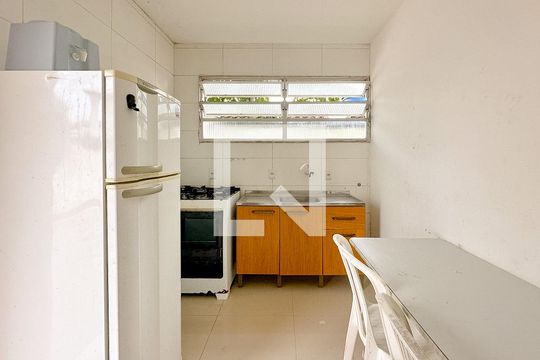 Sala/Cozinha de kitnet/studio para alugar com 1 quarto, 35m² em São João do Rio Vermelho, Florianópolis