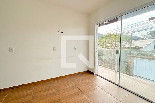 Sala/Cozinha de kitnet/studio para alugar com 1 quarto, 35m² em São João do Rio Vermelho, Florianópolis
