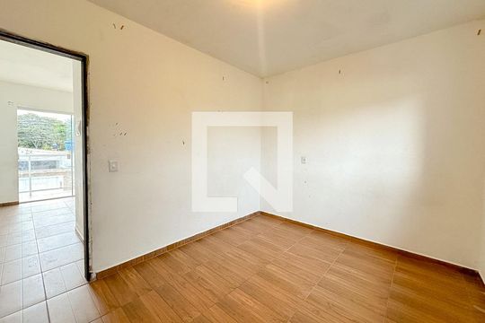 Quarto de kitnet/studio para alugar com 1 quarto, 35m² em São João do Rio Vermelho, Florianópolis