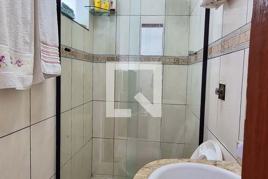 Banheiro de casa para alugar com 3 quartos, 125m² em Cidade Intercap, Taboão da Serra