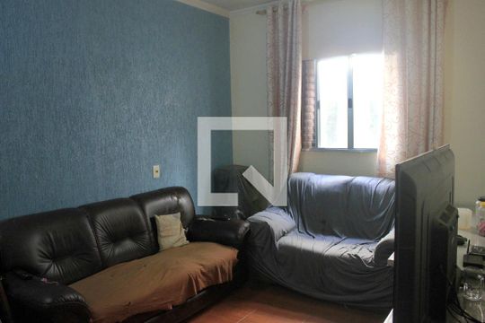 Sala 01 de casa à venda com 4 quartos, 150m² em Jardim Jovaia, Guarulhos