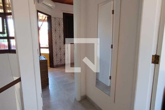 Corredor de casa de condomínio para alugar com 3 quartos, 360m² em Itapuã, Salvador
