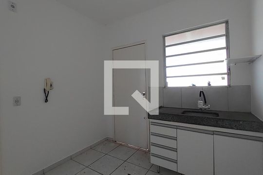 Cozinha de casa de condomínio para alugar com 3 quartos, 95m² em Gávea, Uberlândia