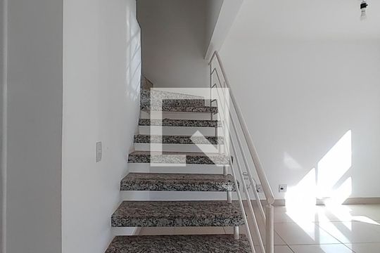 Casa de Condomínio para alugar com 3 quartos, 95m² em Gávea, Uberlândia