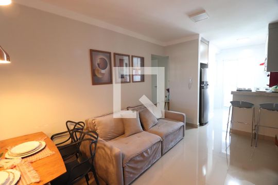 Sala de apartamento para alugar com 2 quartos, 70m² em Santa Mônica, Uberlândia