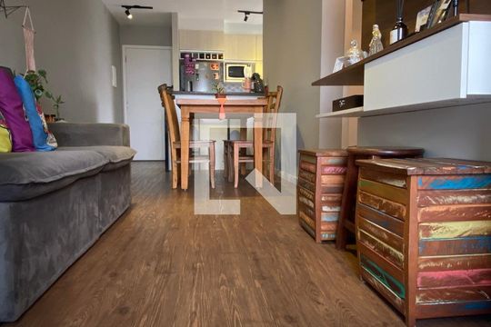 Sala de apartamento para alugar com 2 quartos, 64m² em Vila Osasco, Osasco