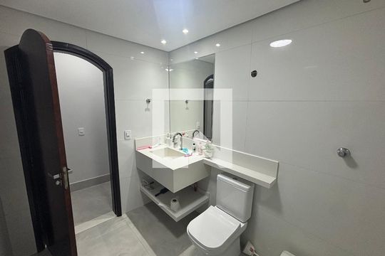 Banheiro  de casa para alugar com 3 quartos, 313m² em Lageado, Ferraz de Vasconcelos