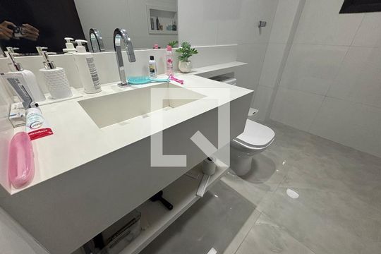 Banheiro  de casa para alugar com 3 quartos, 313m² em Lageado, Ferraz de Vasconcelos