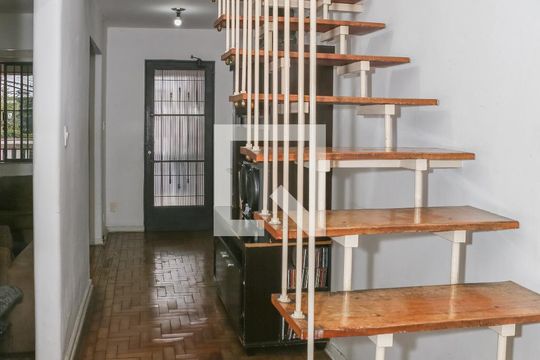 Escada de casa à venda com 4 quartos, 150m² em Perdizes, São Paulo