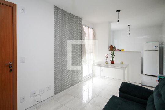 Sala de apartamento para alugar com 2 quartos, 45m² em Lajeado, Cotia