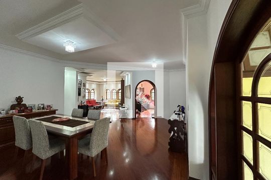 Sala de casa de condomínio para alugar com 5 quartos, 435m² em Jardim California, Jacareí