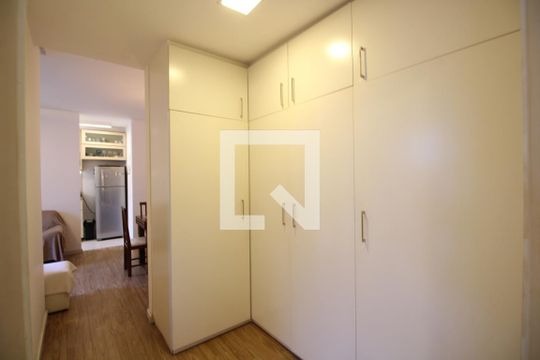 Quarto de apartamento à venda com 1 quarto, 68m² em Barra Olímpica, Rio de Janeiro