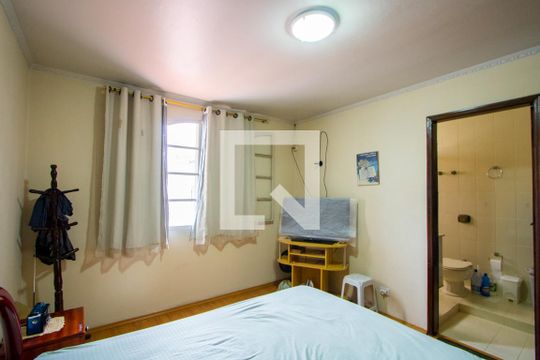  Suíte de casa à venda com 3 quartos, 160m² em Vila Scarpeli, Santo André