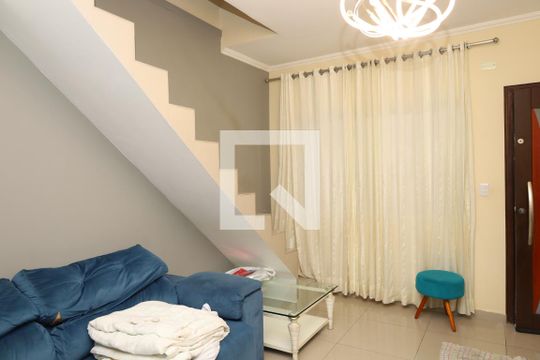 Sala de casa à venda com 3 quartos, 150m² em Vila Carmosina, São Paulo