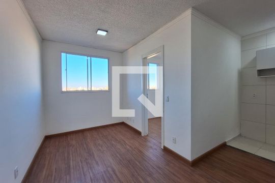 Sala de apartamento para alugar com 2 quartos, 35m² em Santa Maria, Santo André