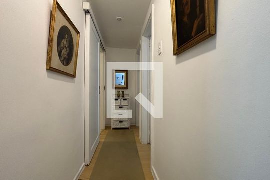 Corredor de acesso aos cômodos de apartamento para alugar com 2 quartos, 71m² em Copacabana, Rio de Janeiro