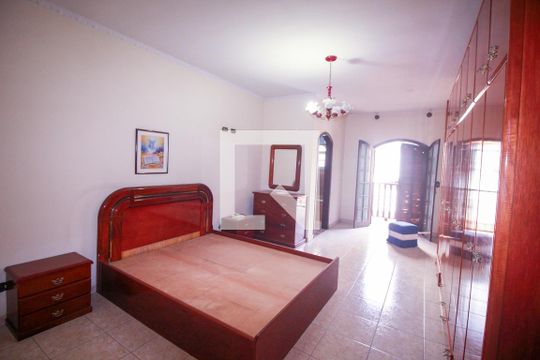 Suíte master de casa para alugar com 3 quartos, 274m² em Parque das Nações, Santo André
