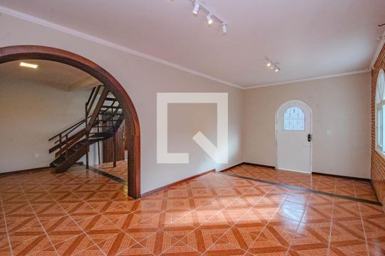 Sala de casa para alugar com 3 quartos, 204m² em Santa Maria Goretti, Porto Alegre