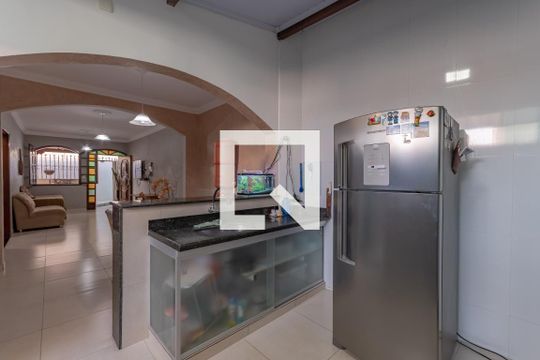 Cozinha de casa à venda com 2 quartos, 87m² em Santa Monica, Belo Horizonte