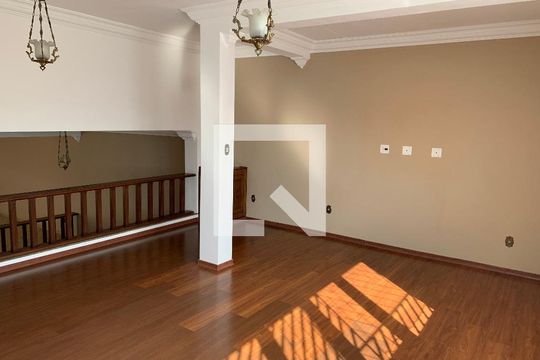 Sala de casa para alugar com 4 quartos, 408m² em Vila Ipiranga, Mogi das Cruzes